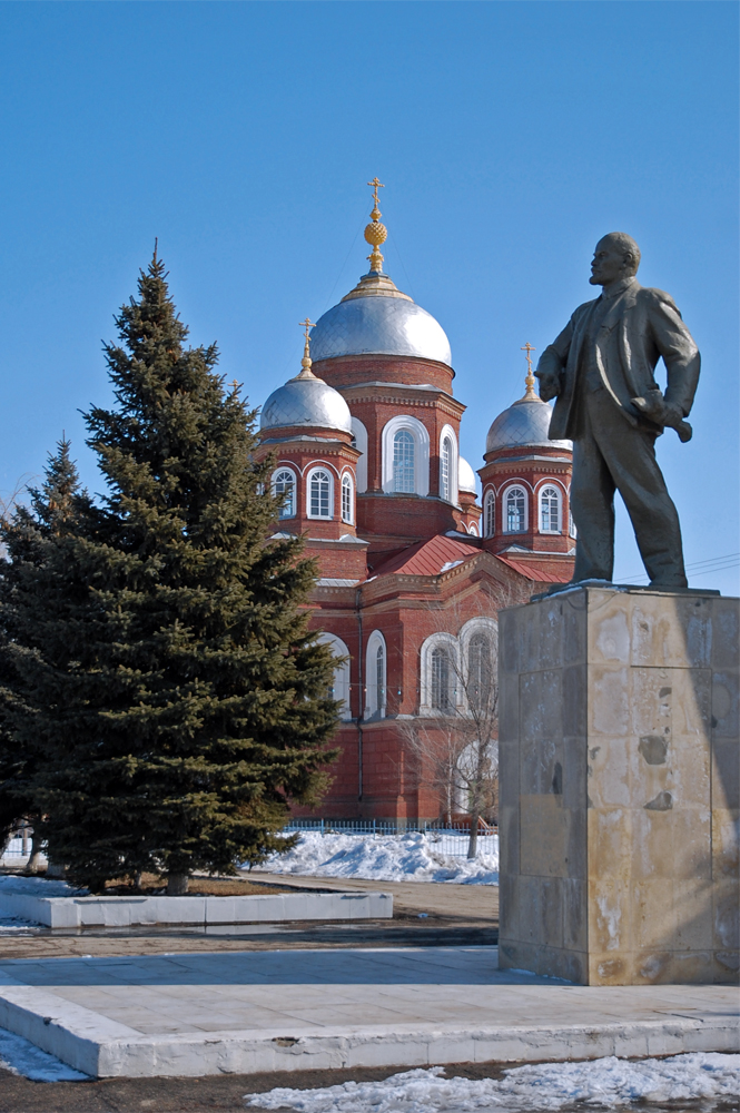 "Связь времён".
Храм Воскресения Христова. г. Пугачёв